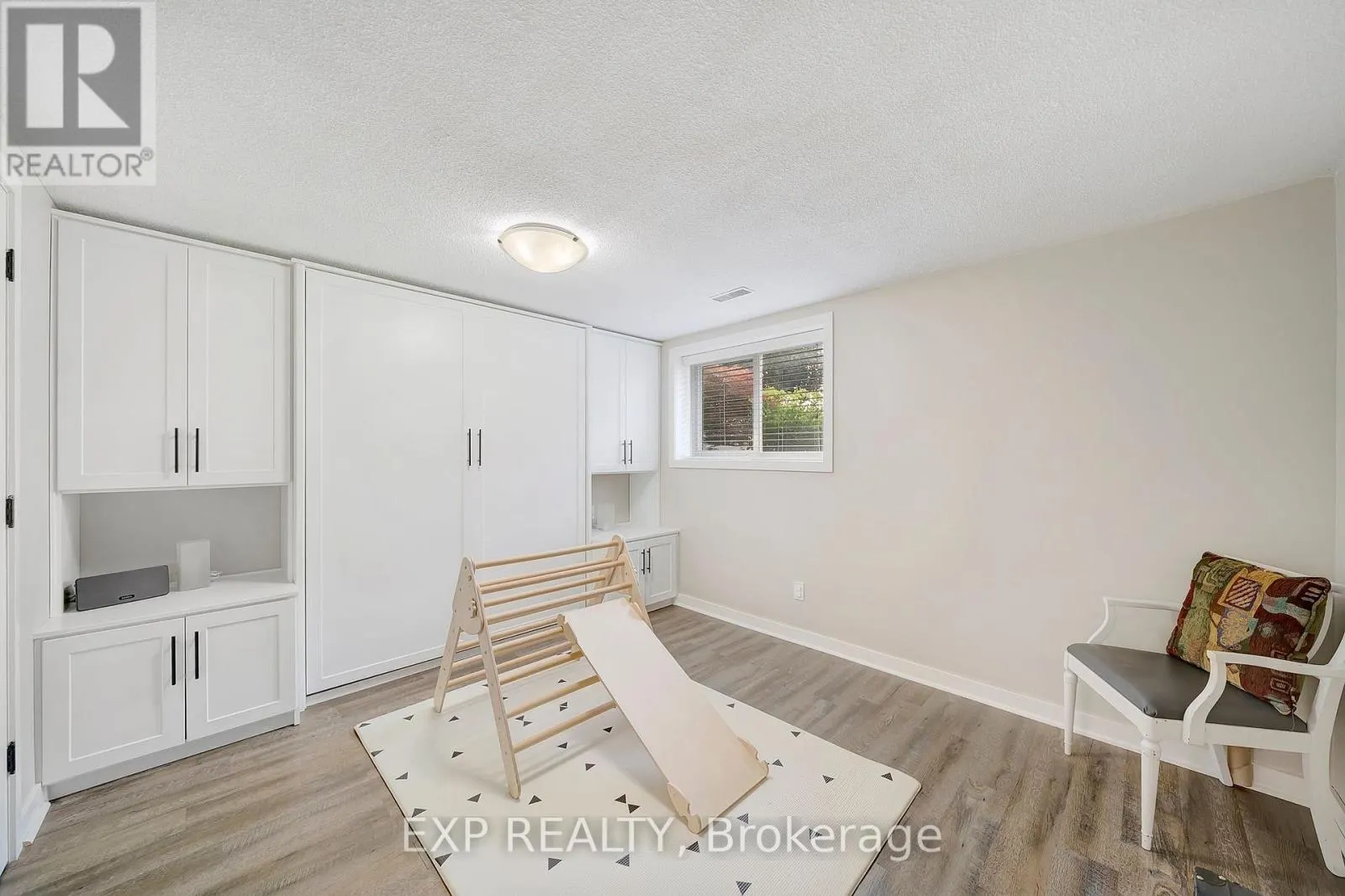 44 ROYAL ORCHARD CRESCENT