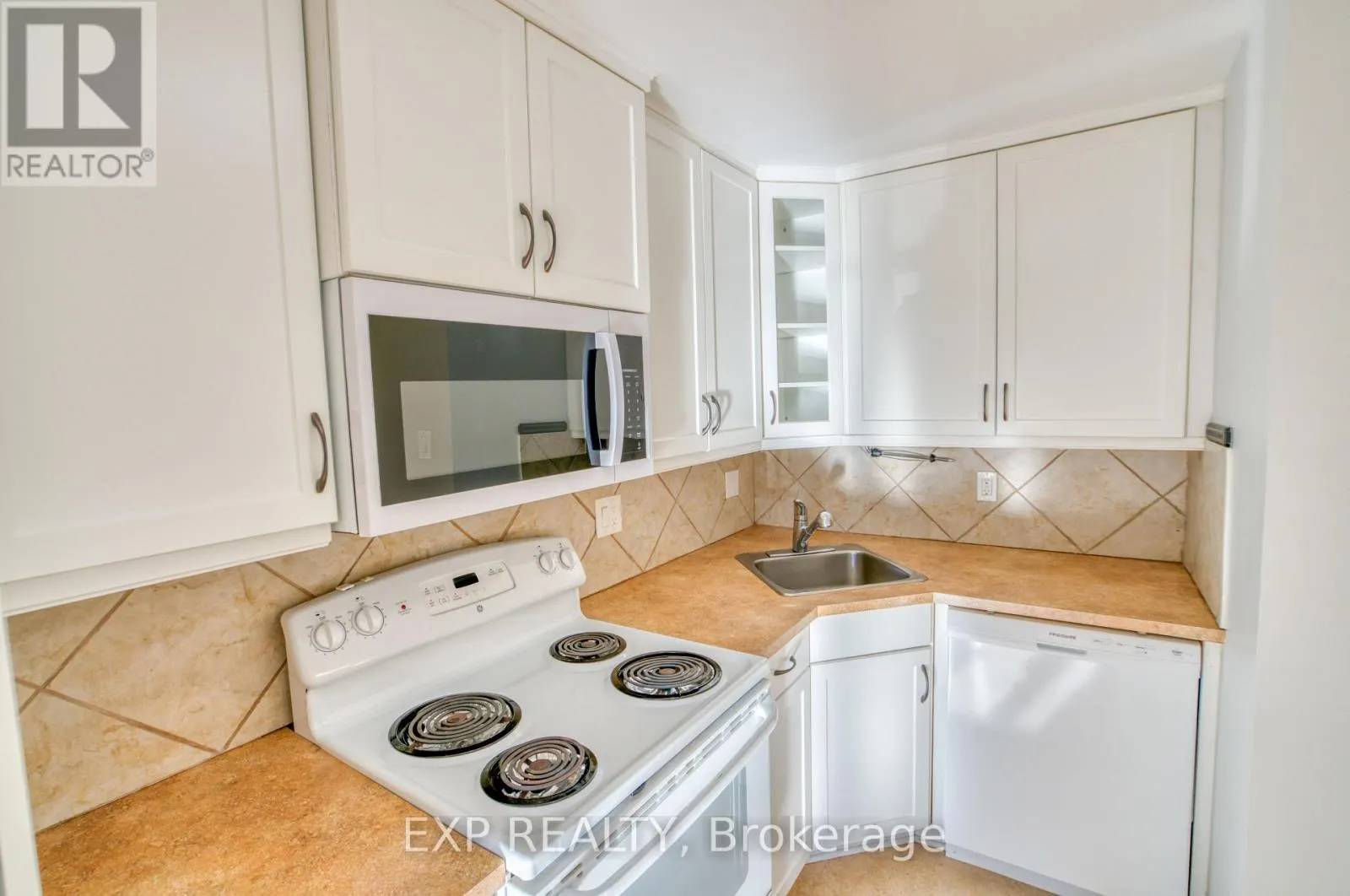 1 - 16 SWEETBRIAR CIRCLE