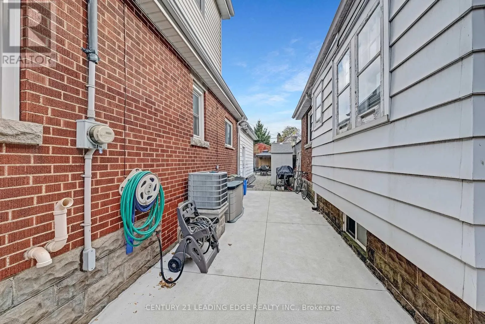 215 WEXFORD AVENUE S