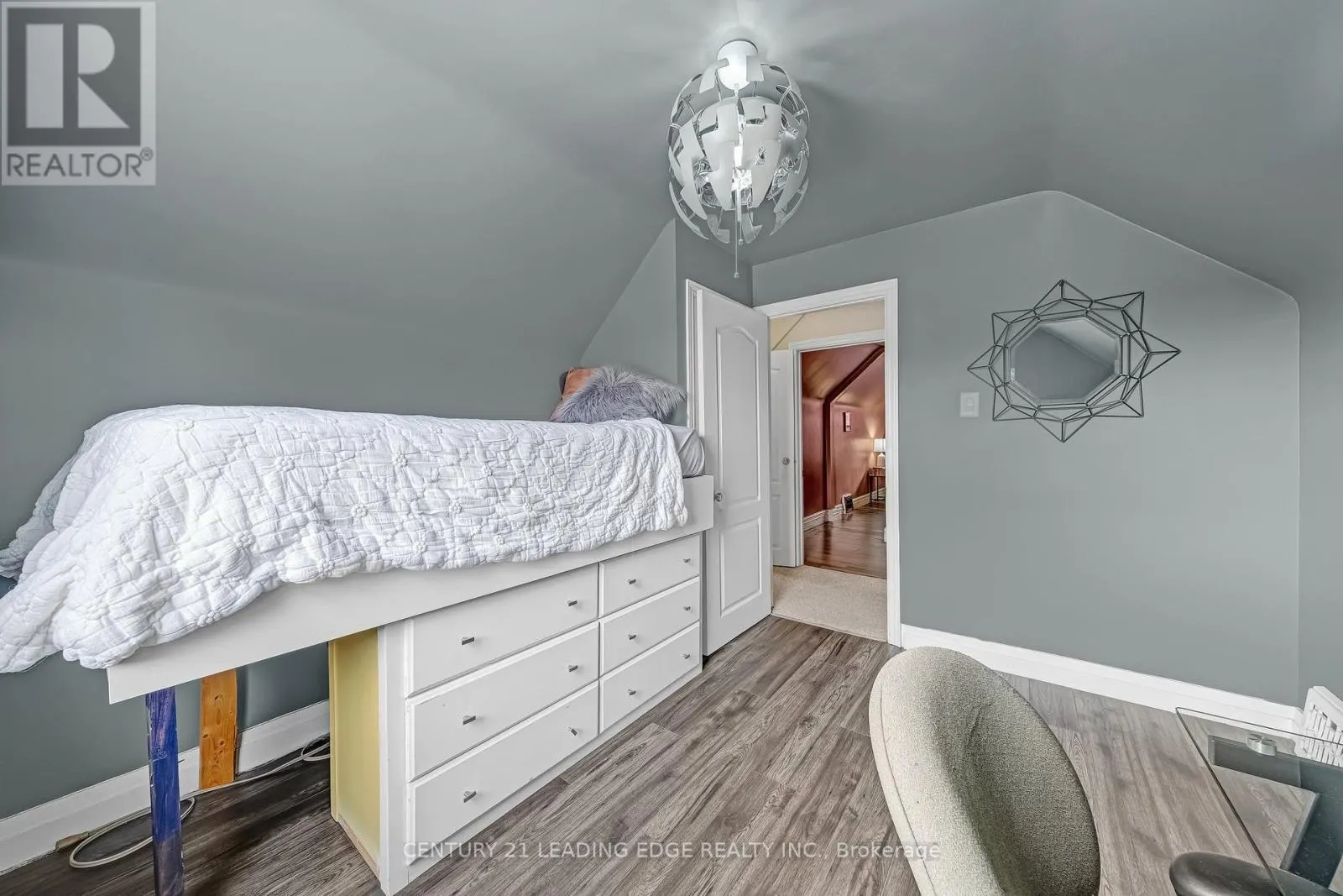 215 WEXFORD AVENUE S