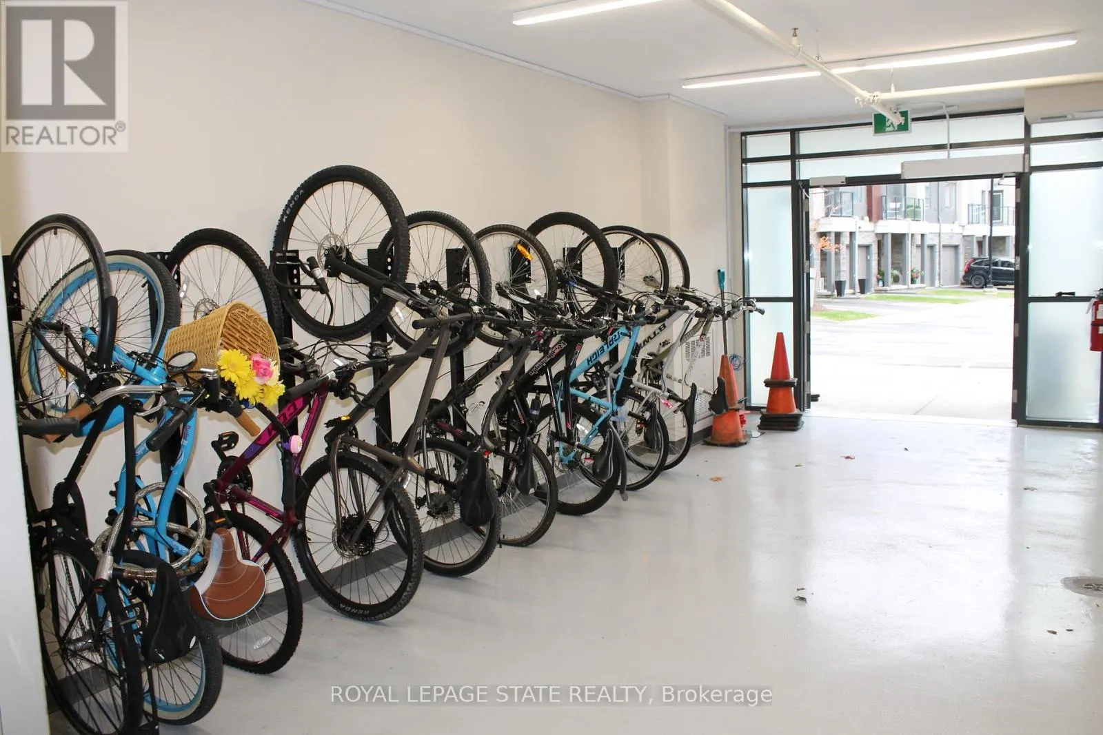 123 - 101 SHOREVIEW PLACE