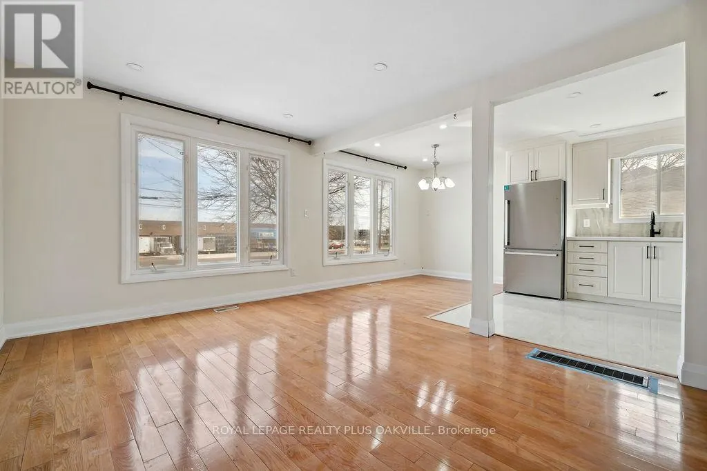 UPPER - 354 BARTON STREET E