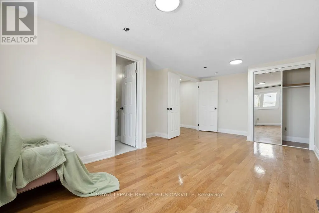 UPPER - 354 BARTON STREET E