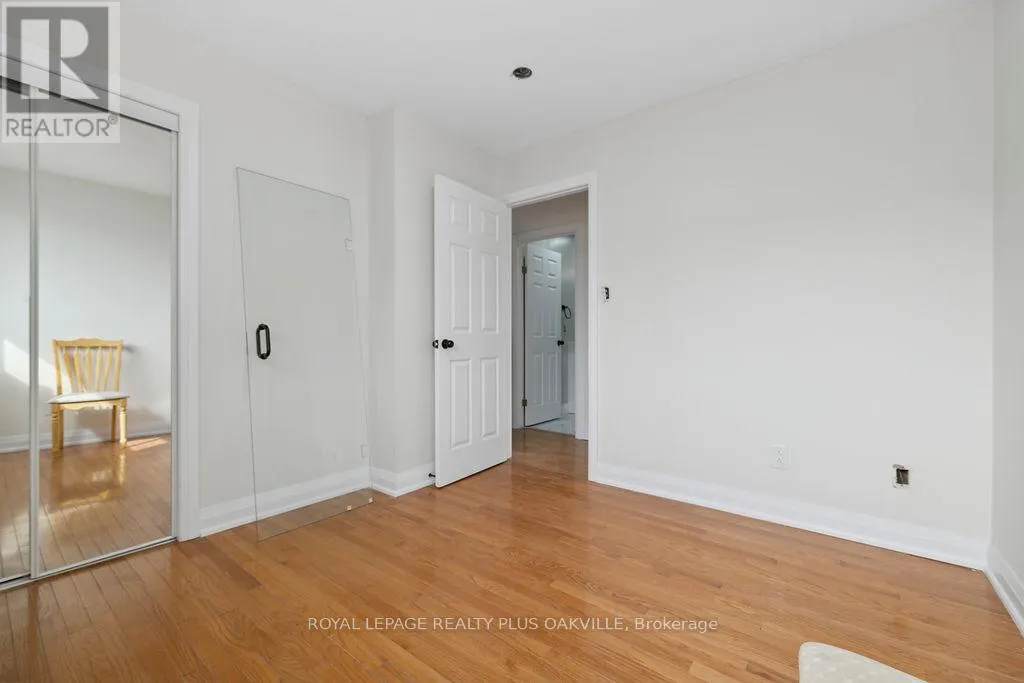 UPPER - 354 BARTON STREET E