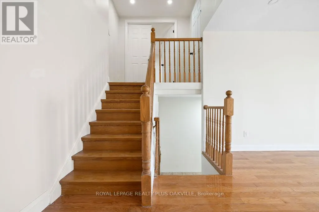 UPPER - 354 BARTON STREET E