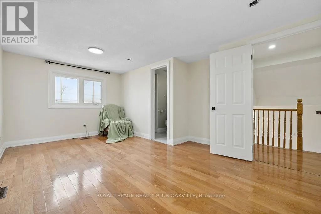 UPPER - 354 BARTON STREET E