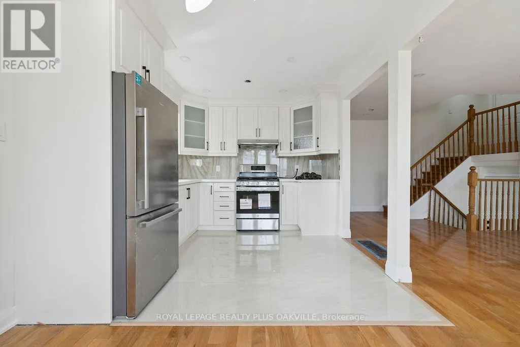 UPPER - 354 BARTON STREET E