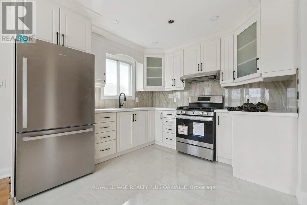 UPPER - 354 BARTON STREET E