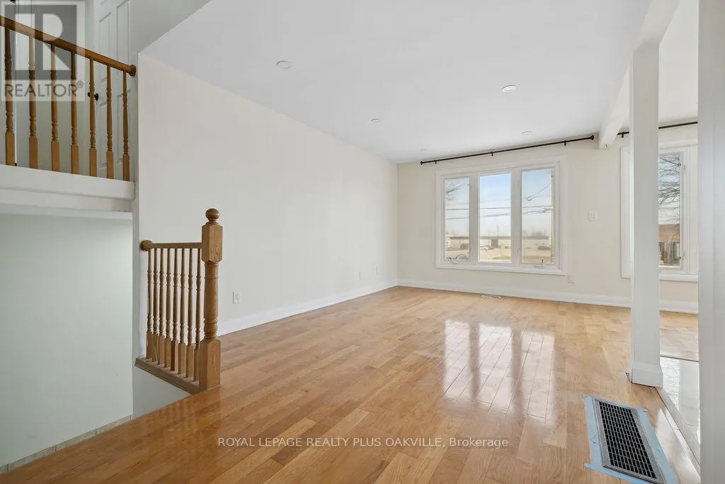 UPPER - 354 BARTON STREET E