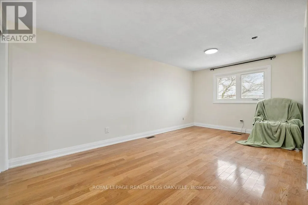 UPPER - 354 BARTON STREET E