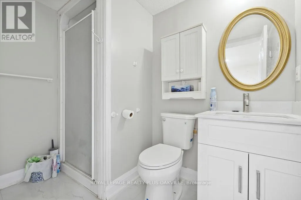 UPPER - 354 BARTON STREET E