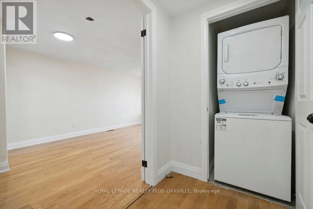 UPPER - 354 BARTON STREET E