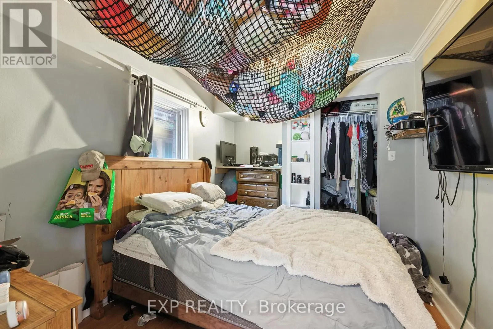 20 BARRINGTON AVENUE