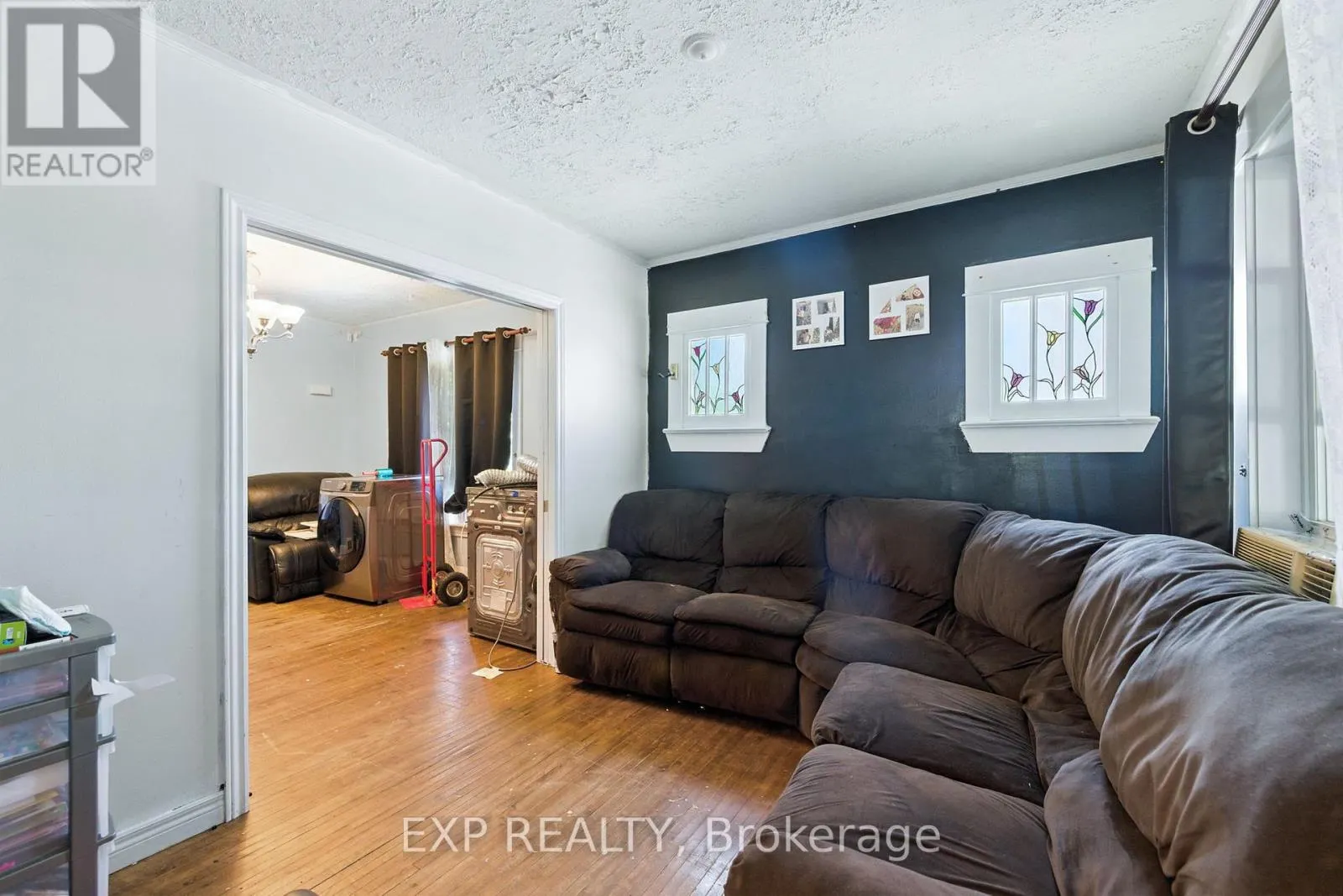 20 BARRINGTON AVENUE