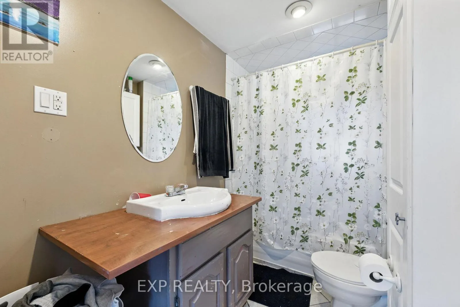 20 BARRINGTON AVENUE