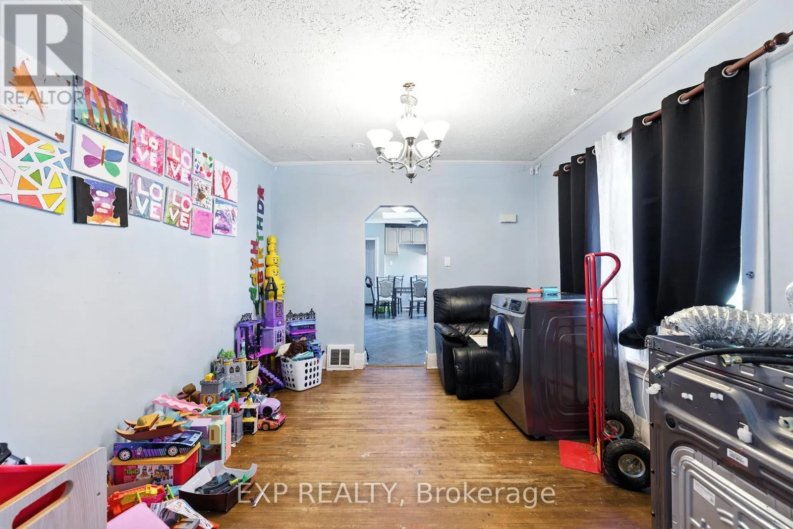 20 BARRINGTON AVENUE