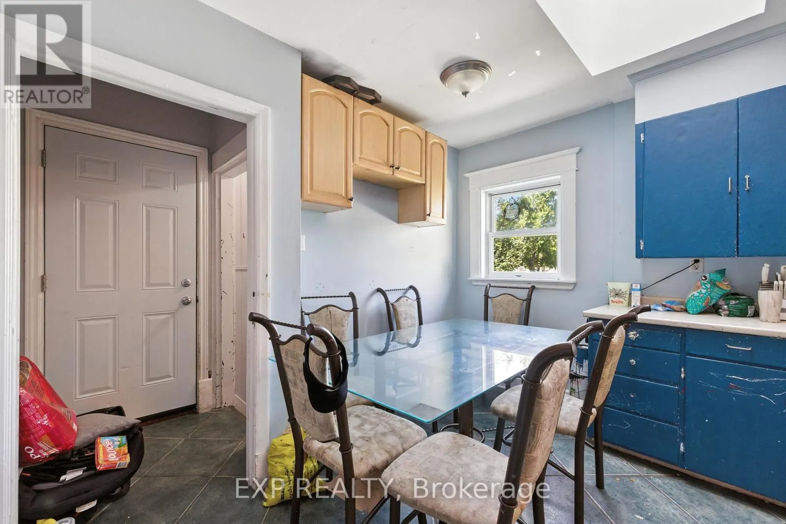 20 BARRINGTON AVENUE