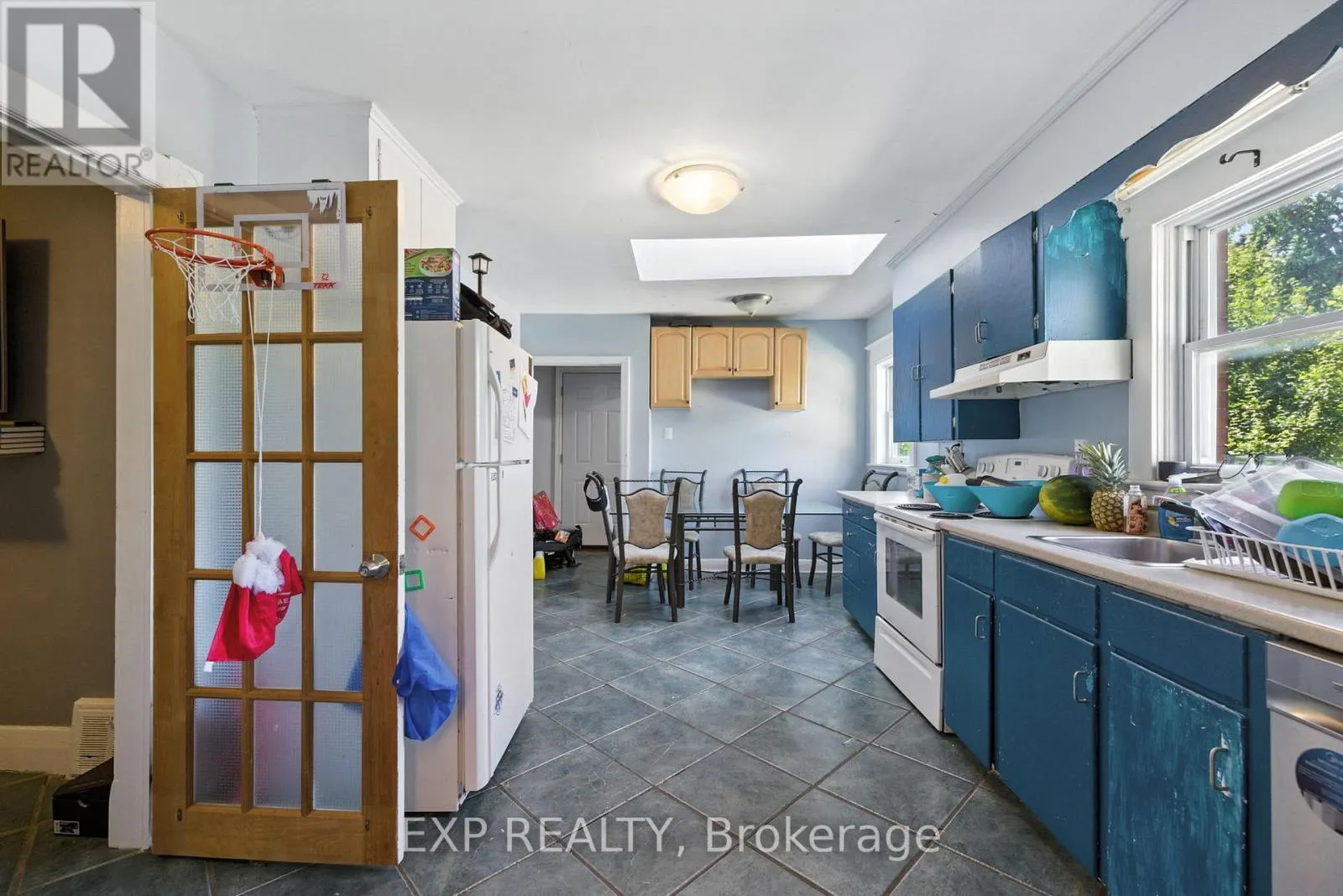 20 BARRINGTON AVENUE