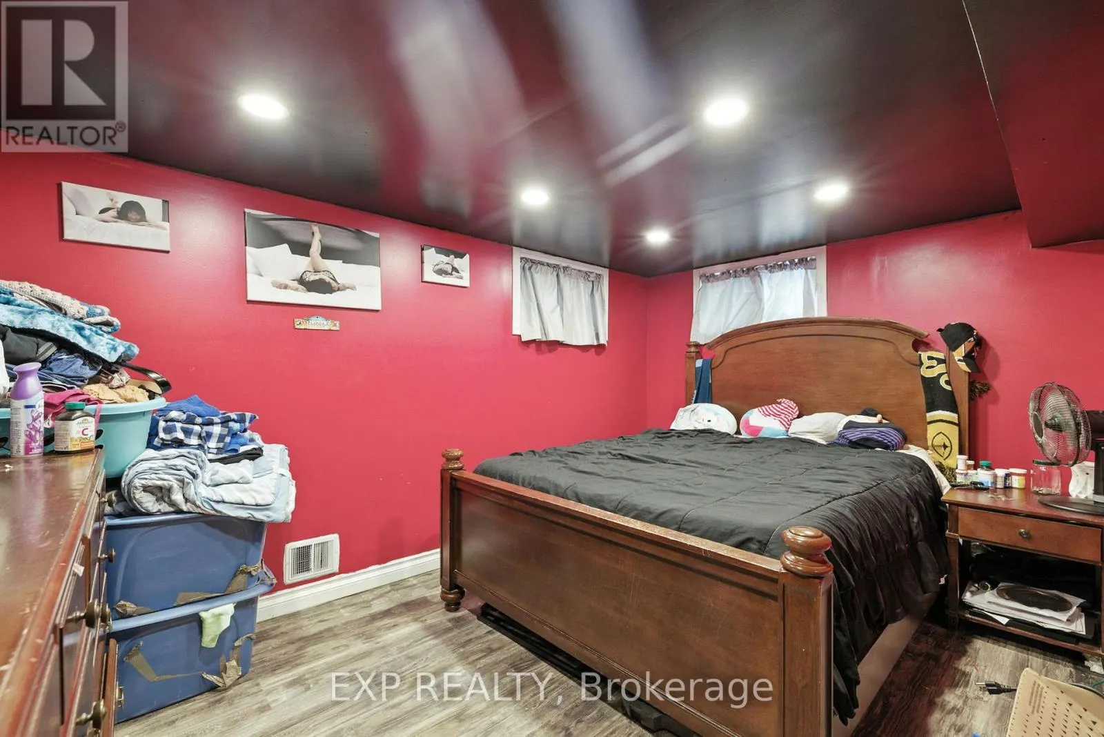 20 BARRINGTON AVENUE