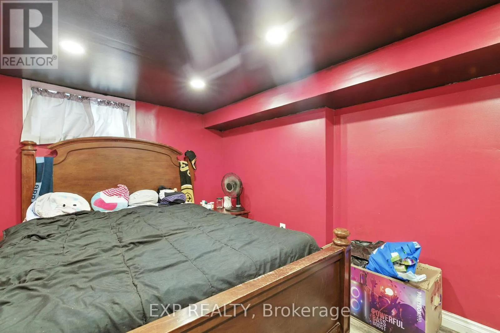 20 BARRINGTON AVENUE