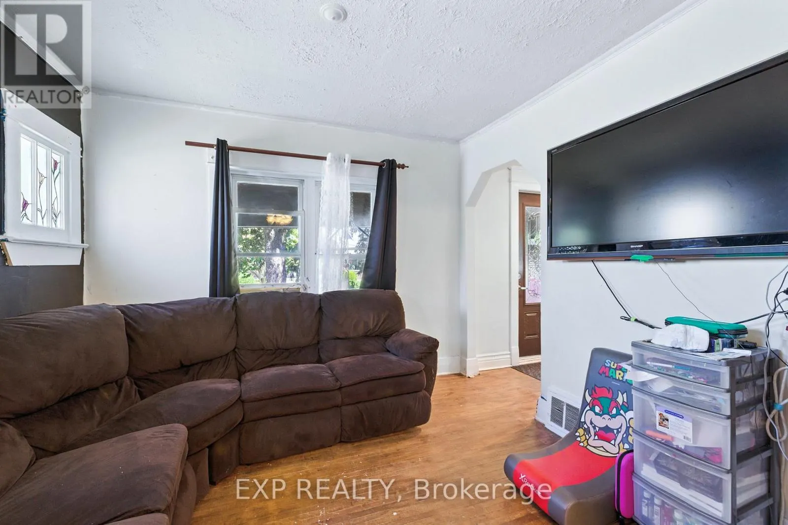 20 BARRINGTON AVENUE