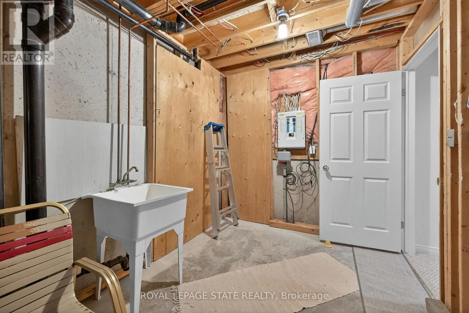 33 - 213 NASH ROAD S