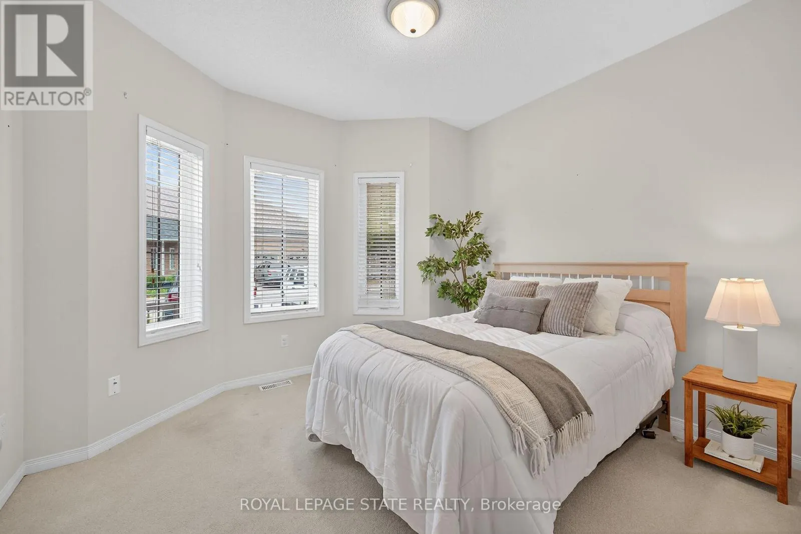 33 - 213 NASH ROAD S