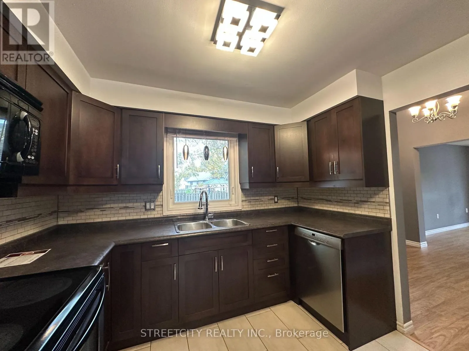 21 BEECHBANK CRESCENT