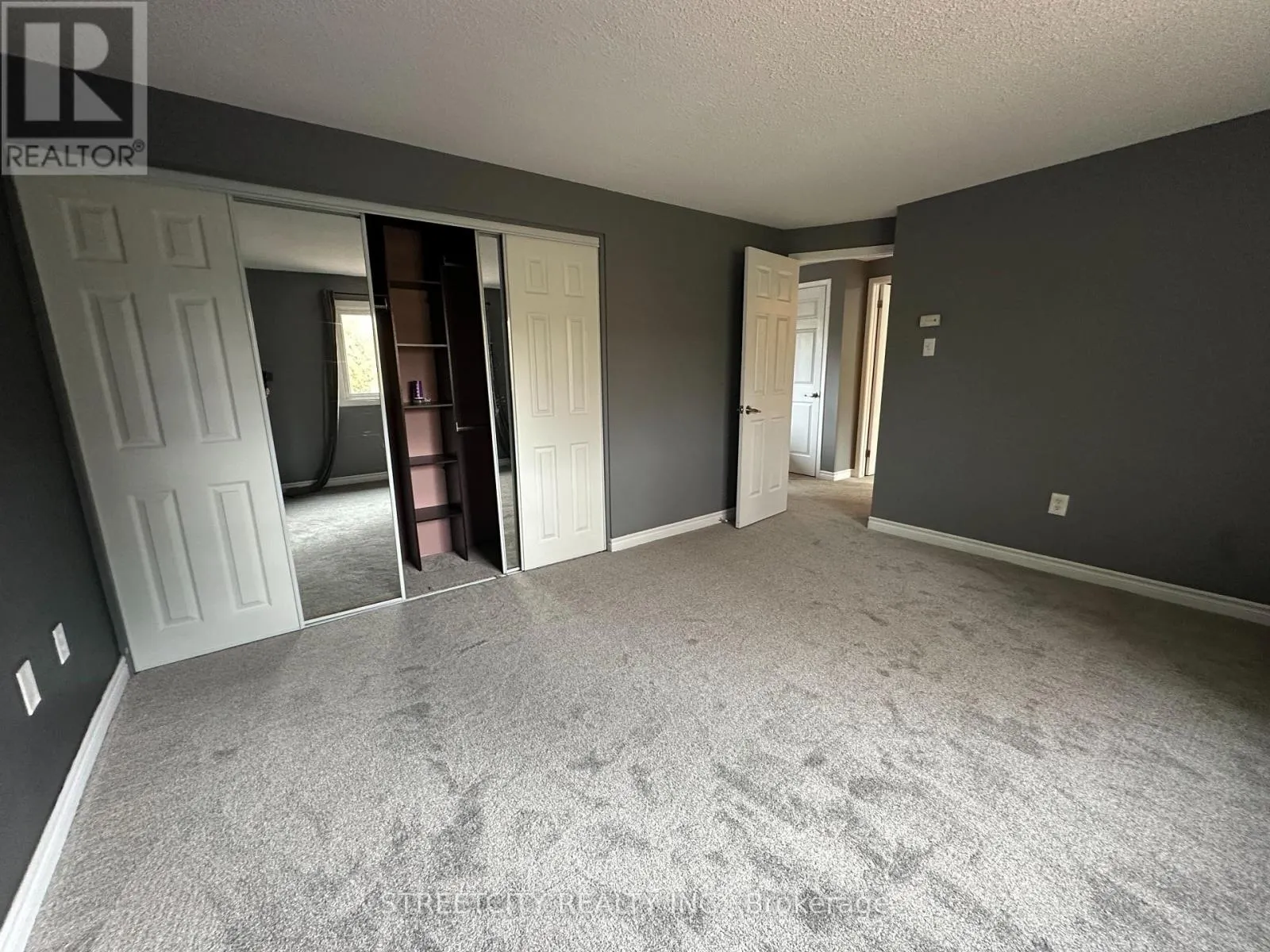 21 BEECHBANK CRESCENT