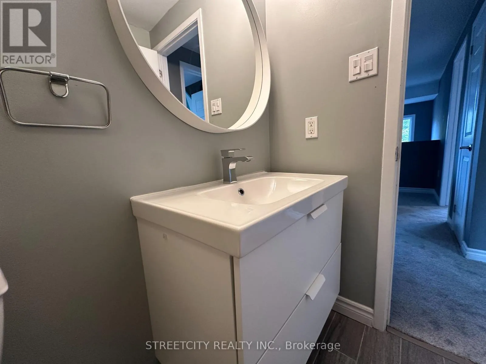 21 BEECHBANK CRESCENT