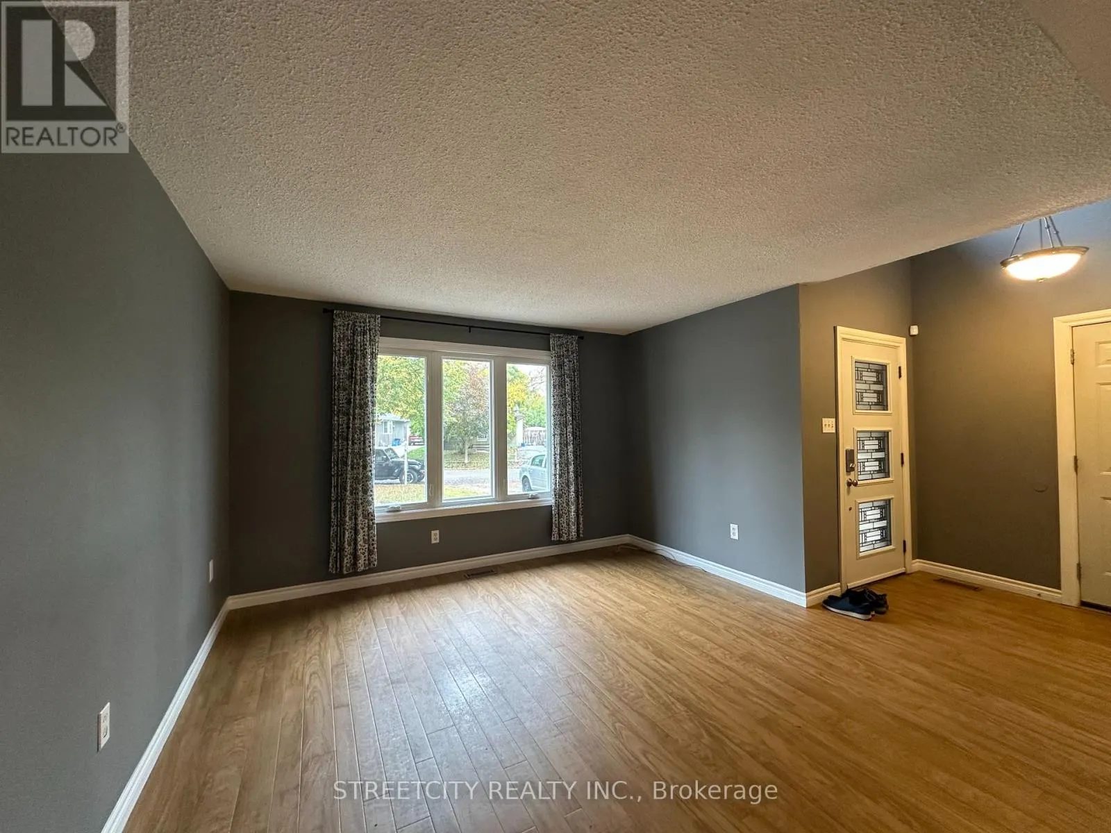 21 BEECHBANK CRESCENT