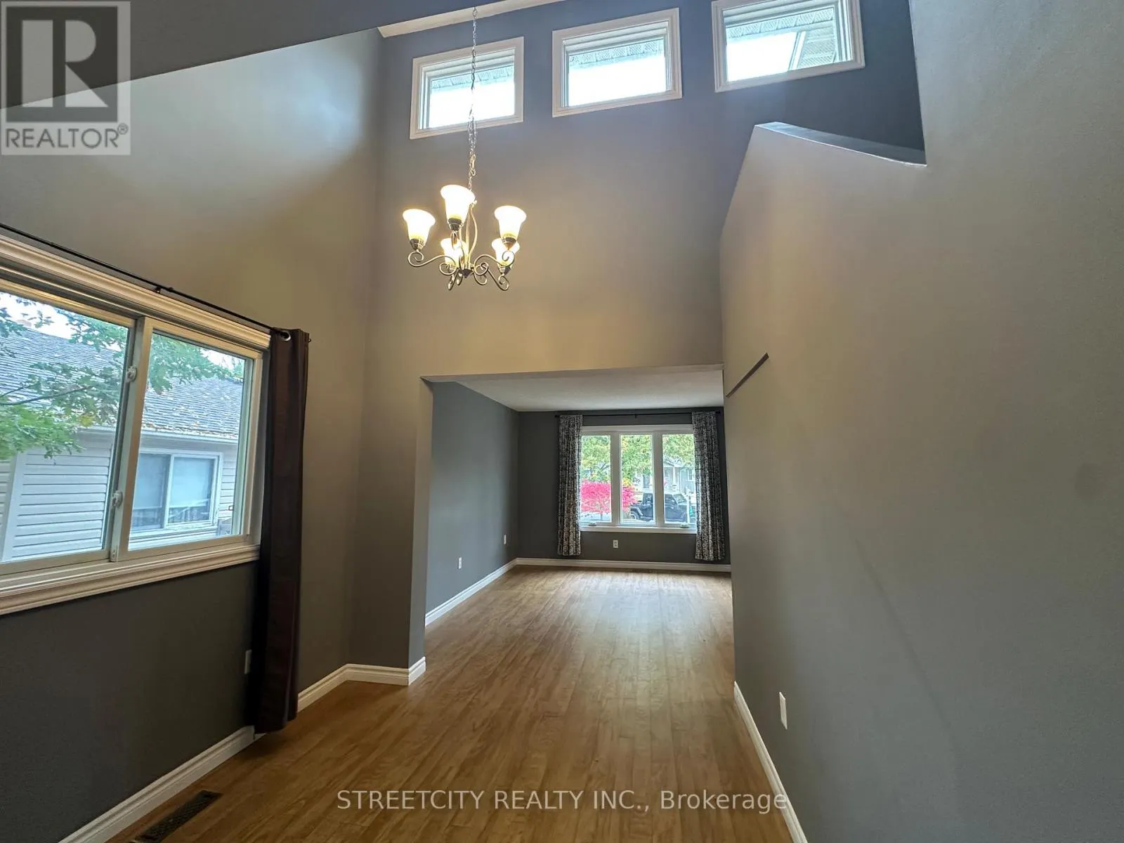 21 BEECHBANK CRESCENT