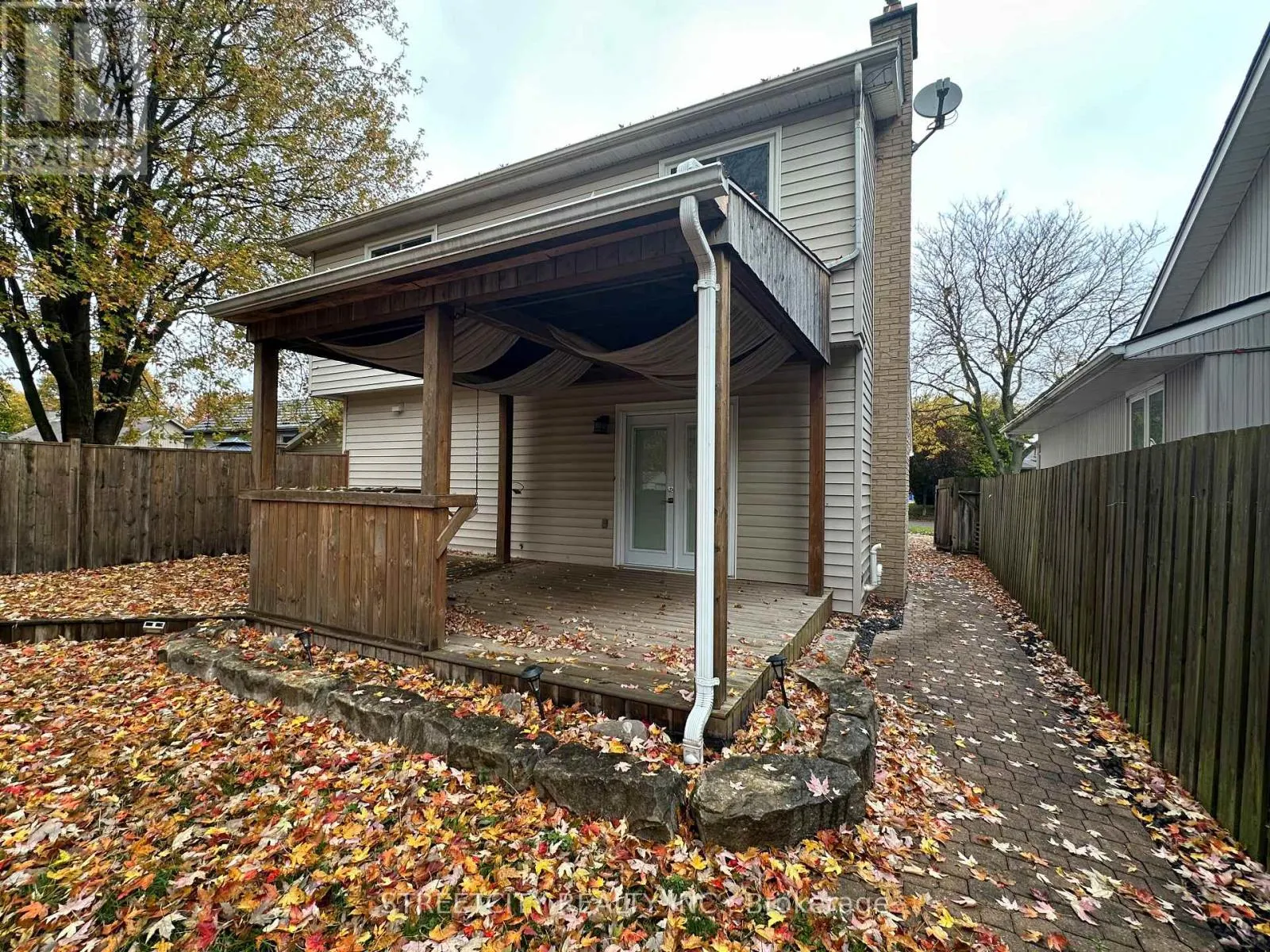 21 BEECHBANK CRESCENT