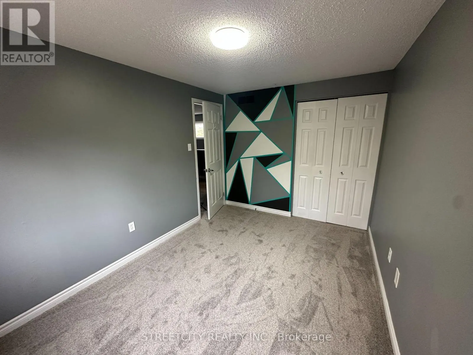 21 BEECHBANK CRESCENT