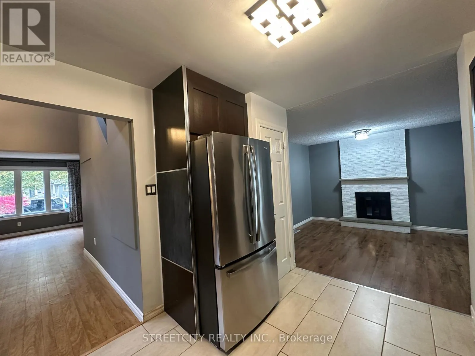 21 BEECHBANK CRESCENT