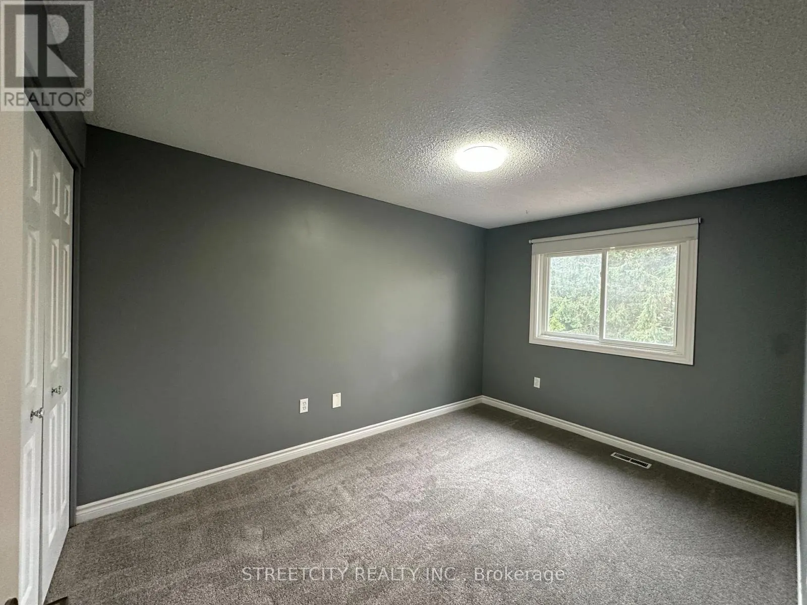 21 BEECHBANK CRESCENT