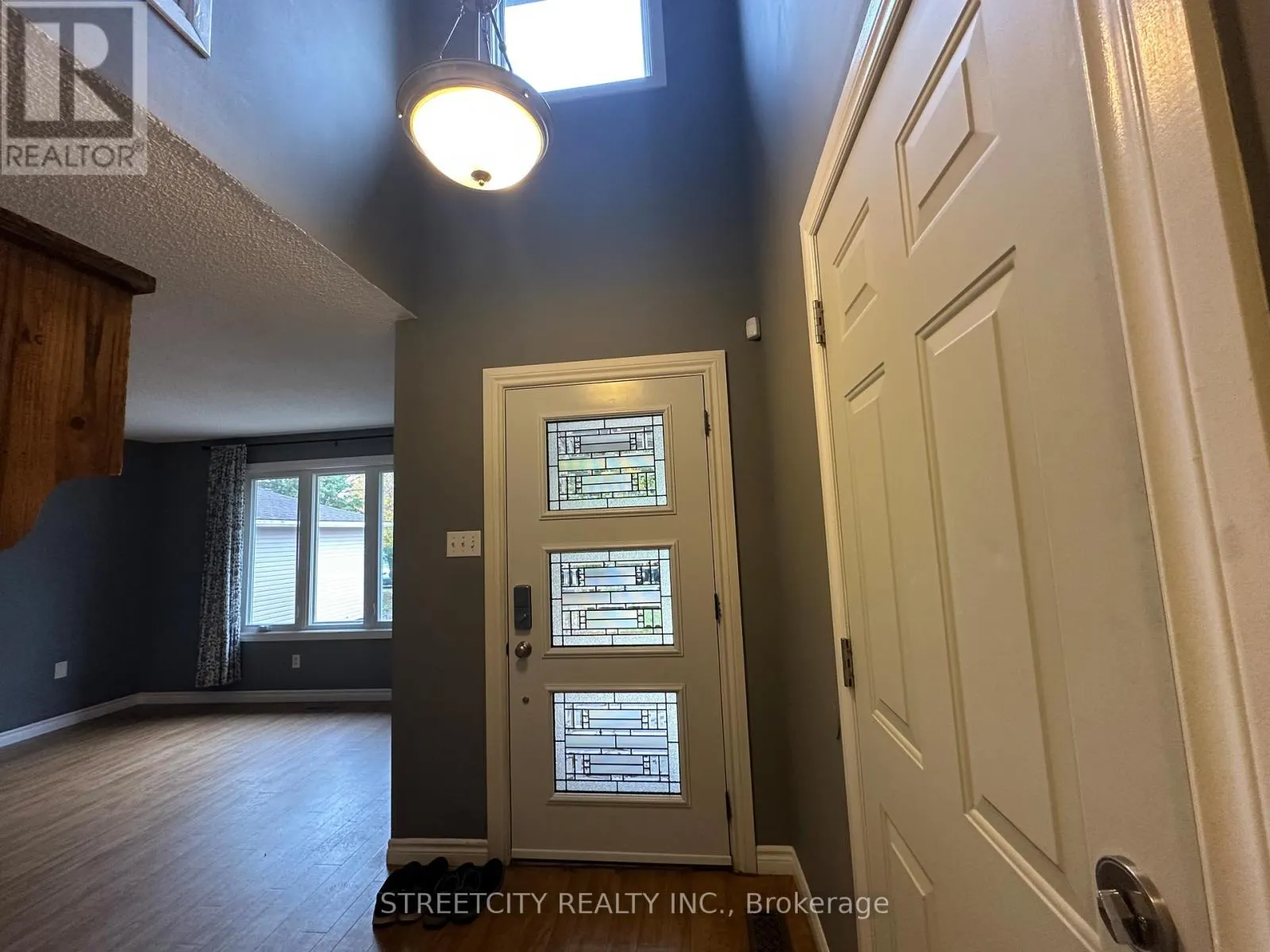 21 BEECHBANK CRESCENT