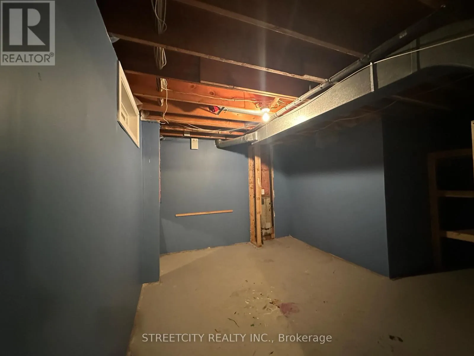 21 BEECHBANK CRESCENT