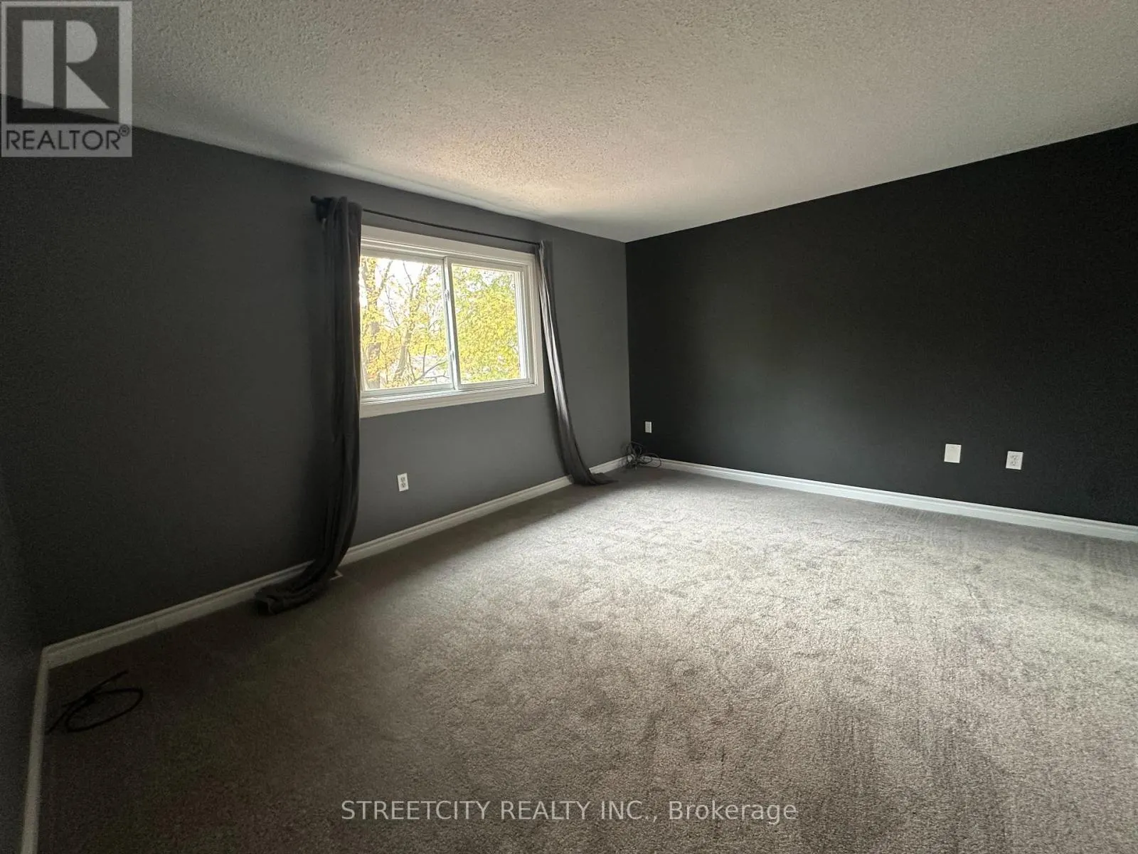 21 BEECHBANK CRESCENT