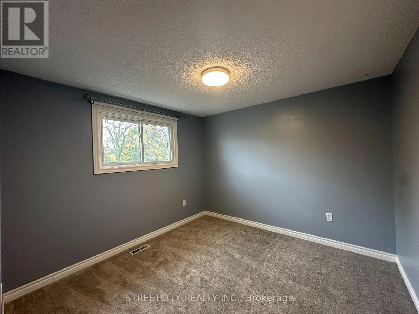 21 BEECHBANK CRESCENT