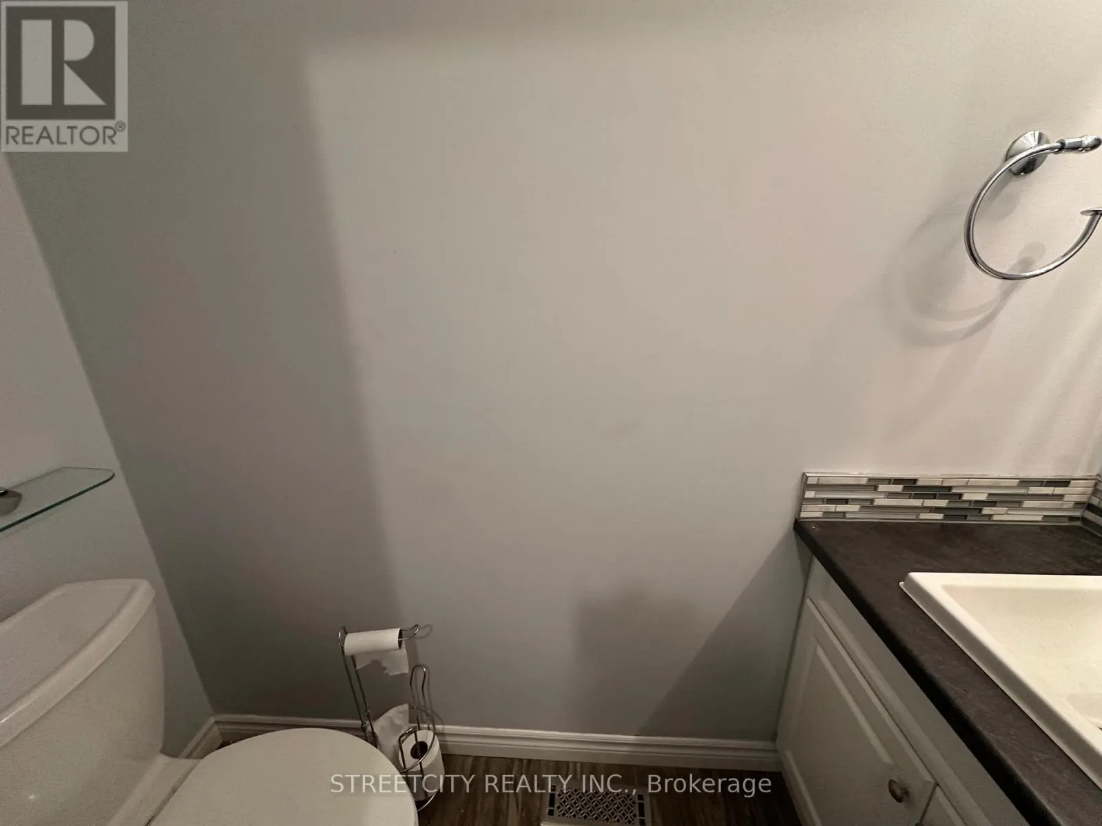 21 BEECHBANK CRESCENT