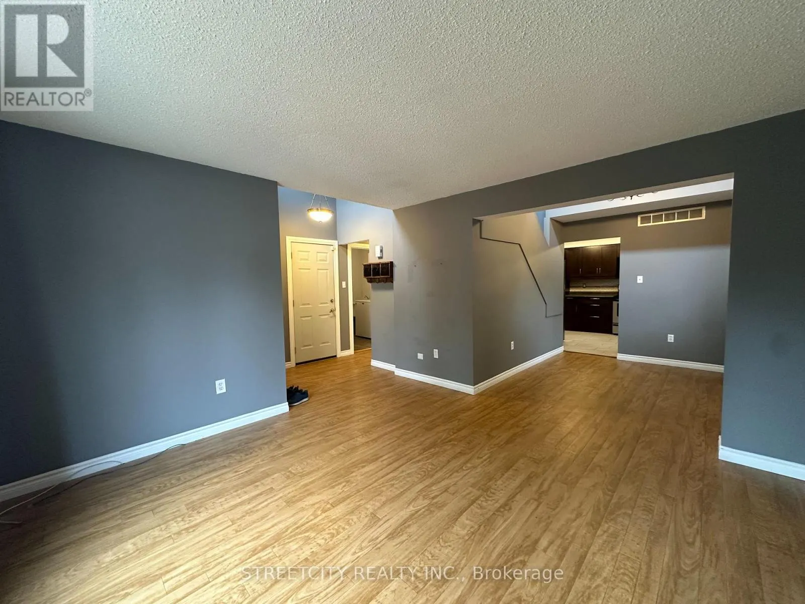 21 BEECHBANK CRESCENT