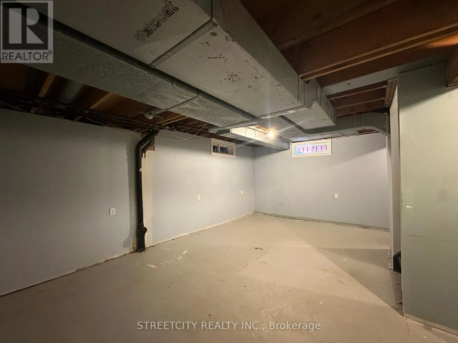 21 BEECHBANK CRESCENT