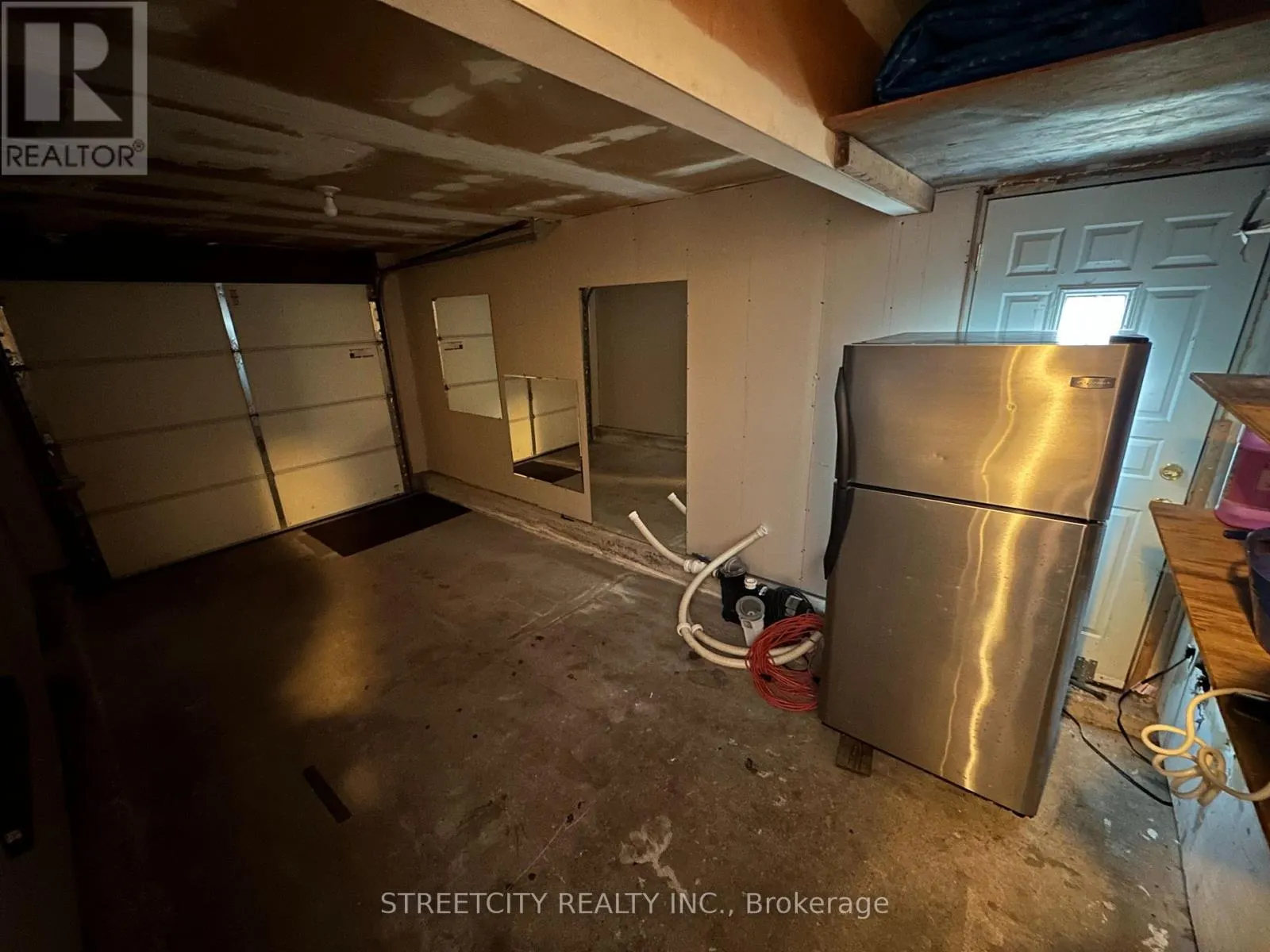 21 BEECHBANK CRESCENT