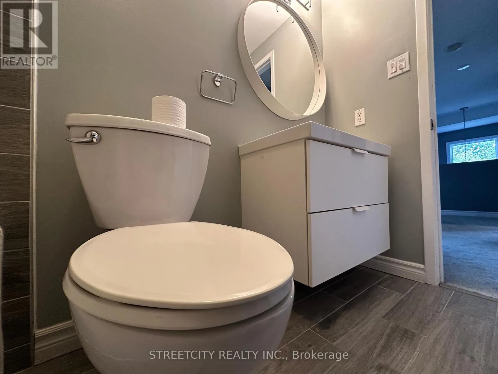 21 BEECHBANK CRESCENT