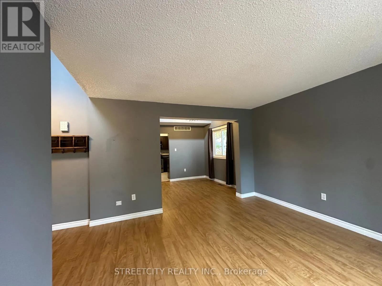 21 BEECHBANK CRESCENT