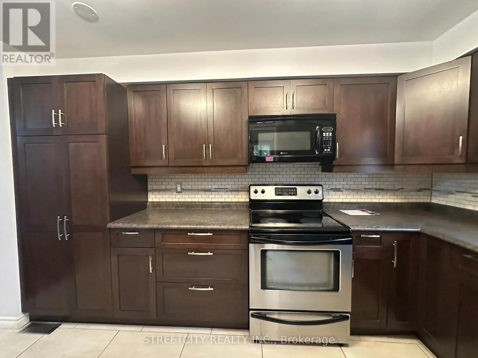 21 BEECHBANK CRESCENT