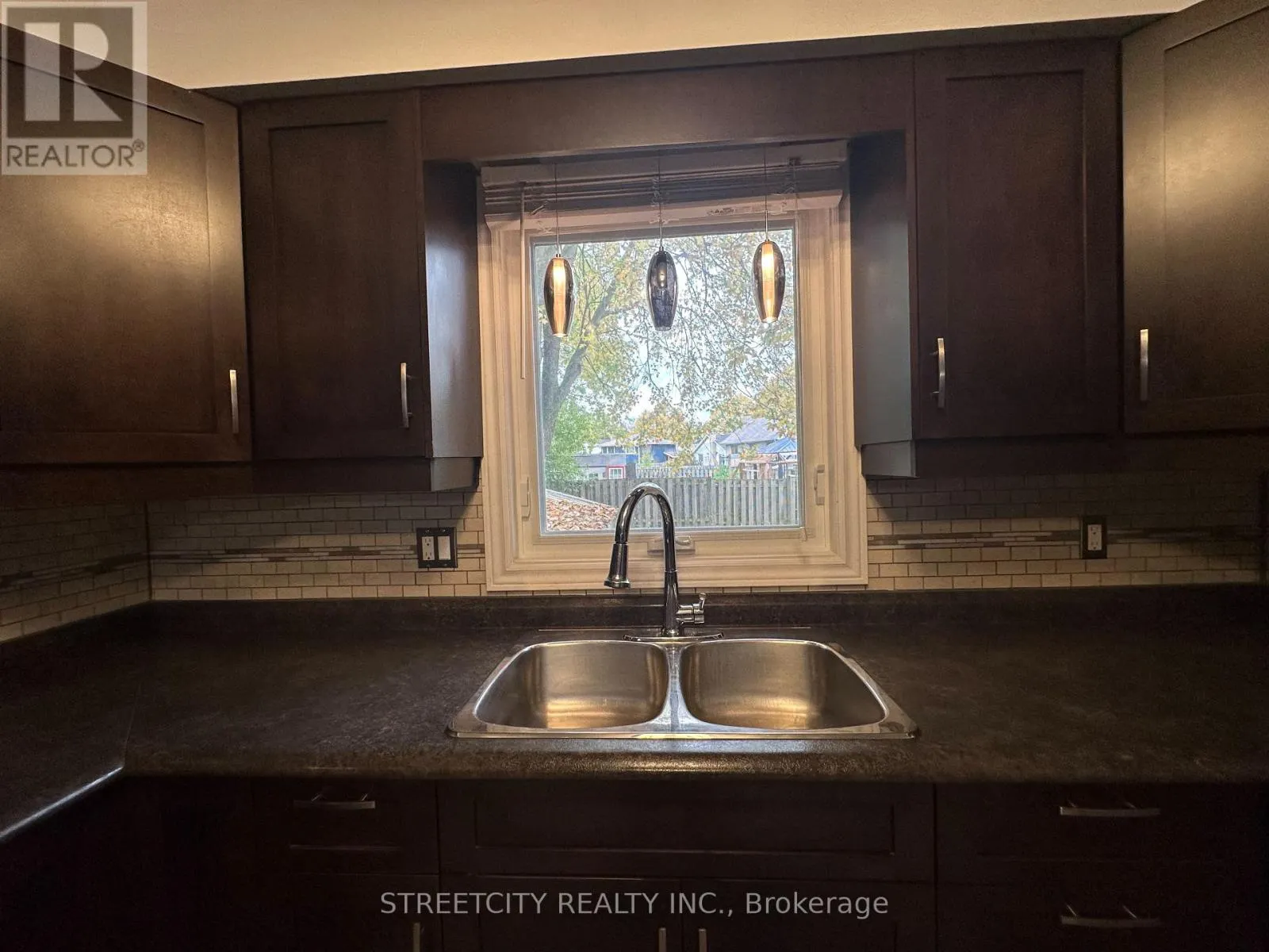 21 BEECHBANK CRESCENT