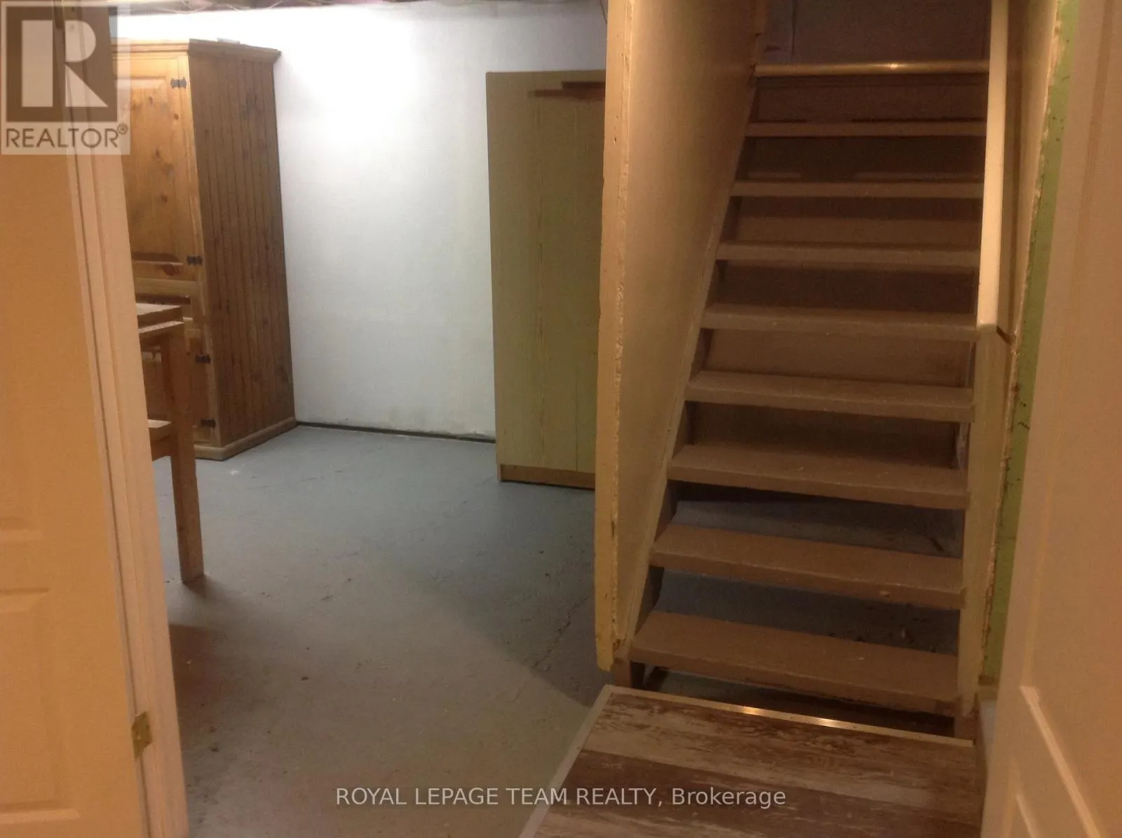 614 CHURCHILL AVENUE