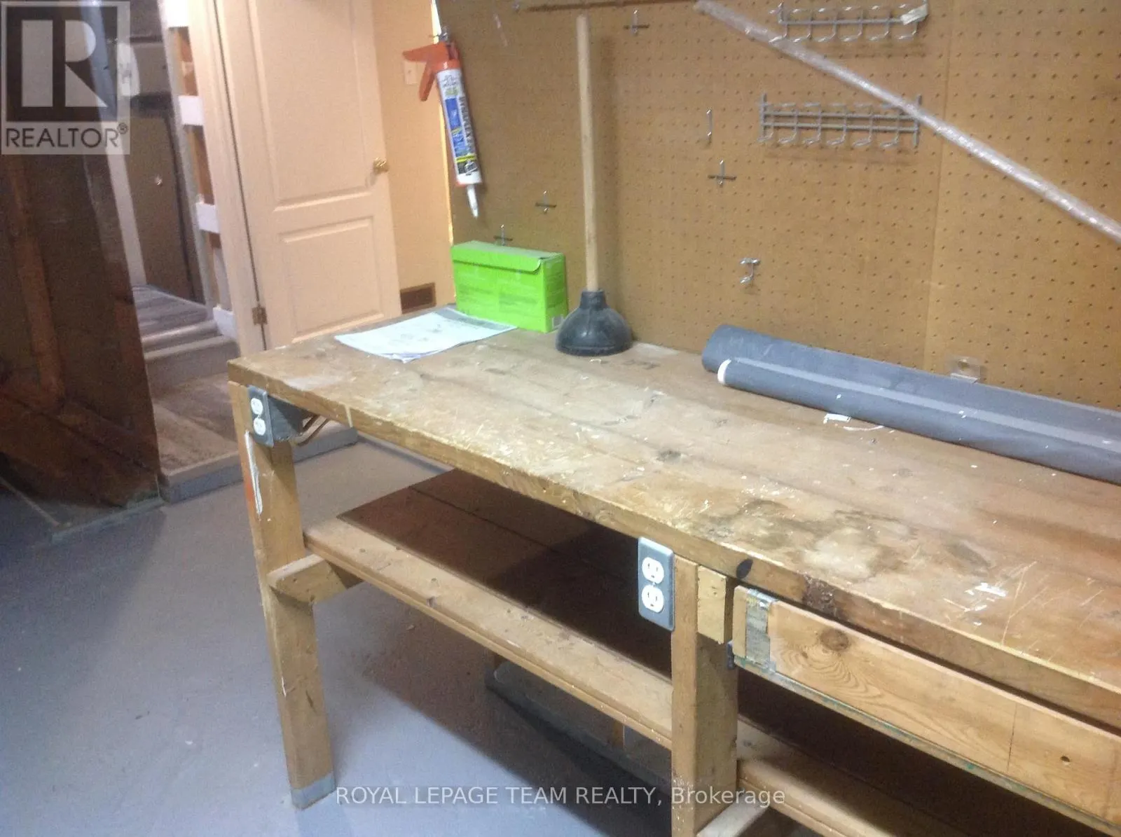 614 CHURCHILL AVENUE